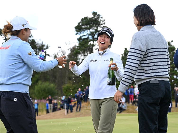 CHERVOを着用するジェニー・シン選手